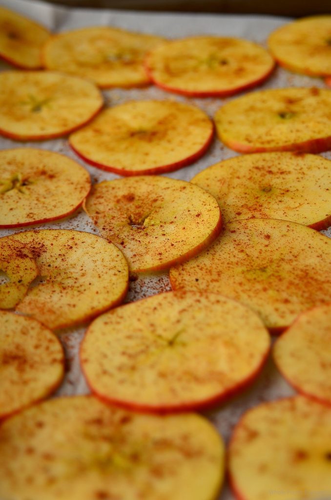 apples-on-tray