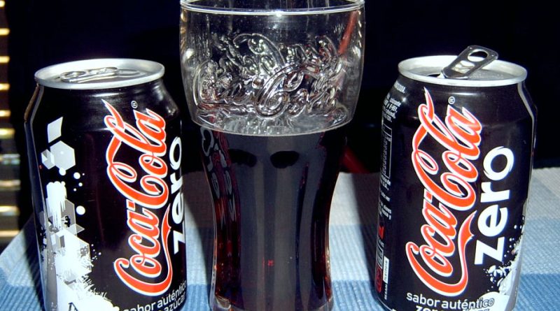 boire du Coca Cola Zero